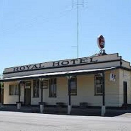 Royal Hotel Snake Valley מראה חיצוני תמונה
