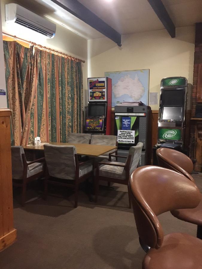 Royal Hotel Snake Valley מראה חיצוני תמונה