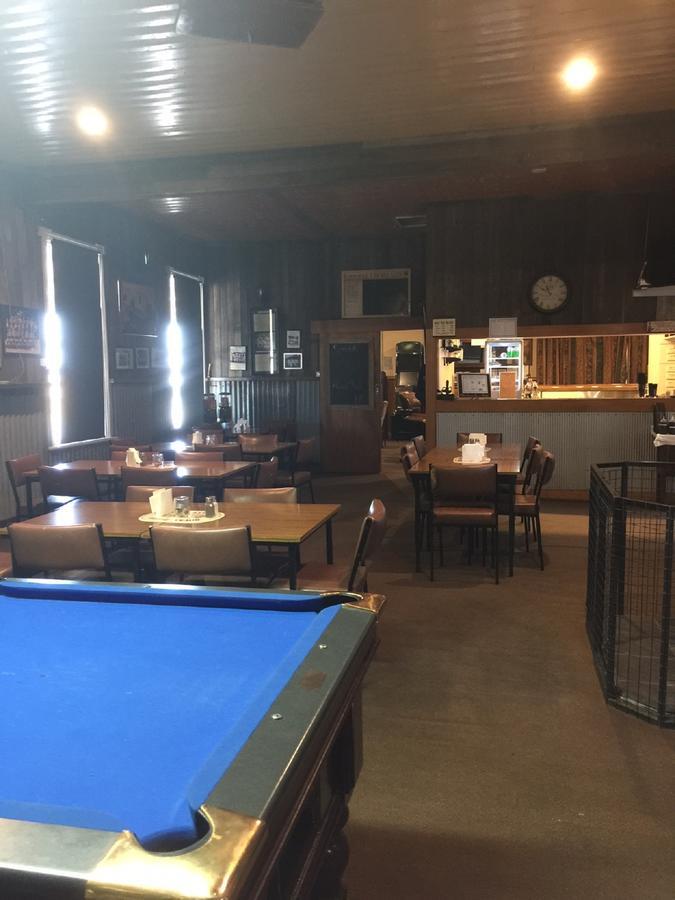 Royal Hotel Snake Valley מראה חיצוני תמונה