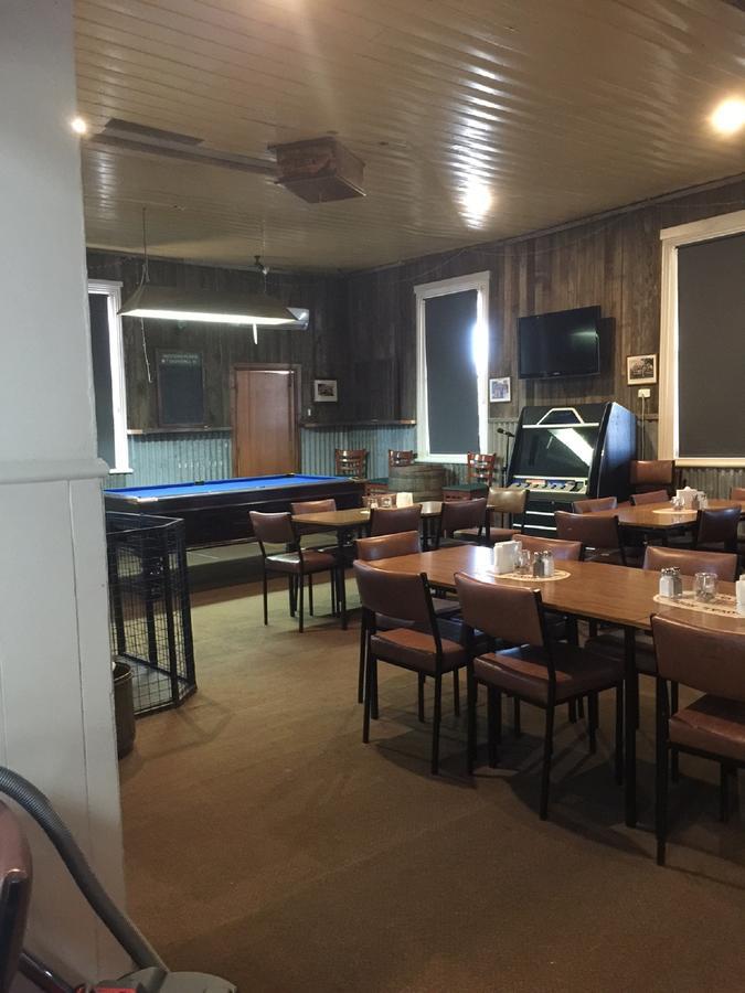 Royal Hotel Snake Valley מראה חיצוני תמונה